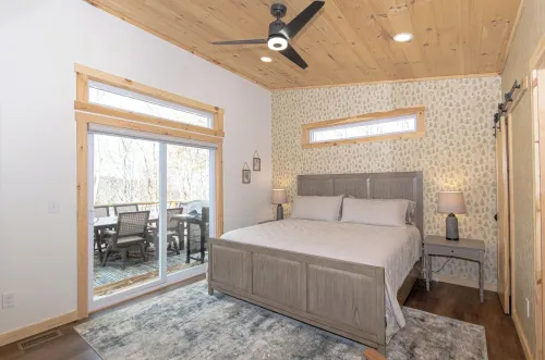 Hot Tub • Mountain Views • Firepit • Dog Friendly