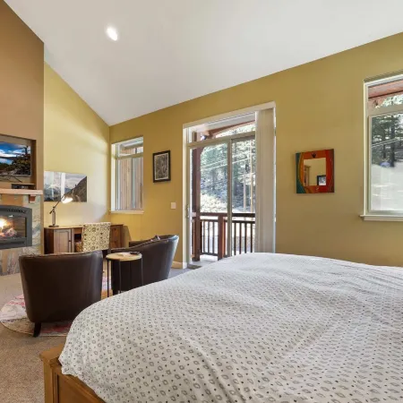 Heavenly Mountain Chalet - Skiing, Pets, Hot Tub