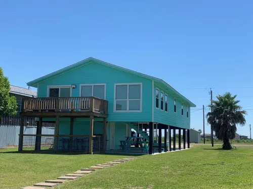 The Trusty Trout - 5 bedroom house w/ lighted pier on Caney Creek in Sargent, TX