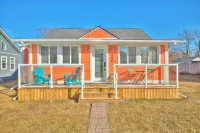 Scott McGillvary's Beachside Abode across from Stunning Bay Beach. New HOT TUB!