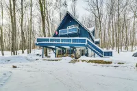 2 Mi to Schuss Mountain: Cozy Cabin w/ Deck - 3-Star
