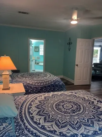 21 people can fit, old homosassa, 2 minutes from 2 boat slips, 4 kayaks! Отели рядом с достопримечательностью «Get Up and Go Kayaking - The Chaz»