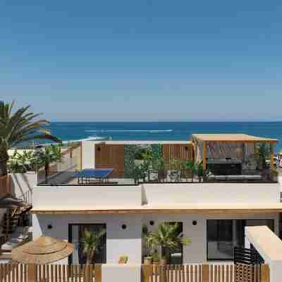 Sandy Shore Villa, Next to Beach, Dining & Shops Hotel Exterior