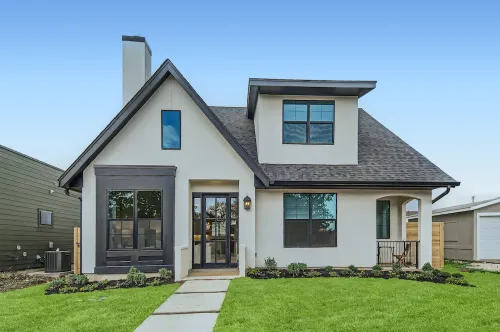 Stunning home with pool, walking distance to the square