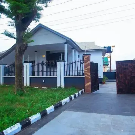 Hubbies Royale Hotel