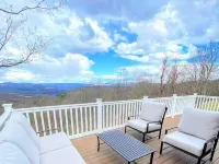 Stunning Views: Secluded 5 bedroom Mountain Home Hotels in Hardy County