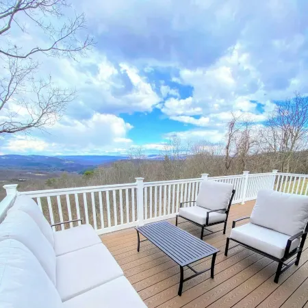 Stunning Views: Secluded 5 bedroom Mountain Home