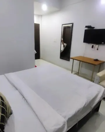 Hotel DownTown Отели в г. Мератх