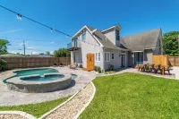 2-Story cottage w pool+bonfire Hotels in Chalmette