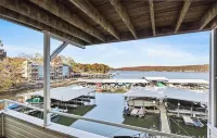 Beautiful Lakefront Condo! GREAT LOCATION accommodating up to 8 guests!