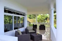 Family Villa-10 minutes to the beach Hotels in Au Cap