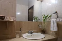 Modern Independent Apartment, Excellent Location! Samborondon 호텔