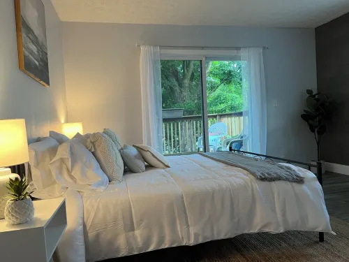 Charming 3-bedroom bungalow in delightful Edinboro with AC, WiFi Hotels in Edinboro