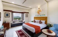 Traavista Aravali Mahal - Luxury Lake View Heritage Resort