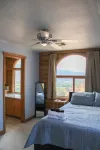 House on the Hill/ 5 bedrooms/ overlooks all of Kernville