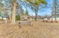 Spacious 3-Bedroom Cabin on Beautiful Blueberry Lake