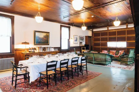 The Red Lion Inn Отели рядом с достопримечательностью «Bidwell House Museum»