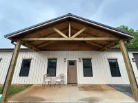 BRAND NEW 3 Bedroom Modern Barndominium at Lake Cumberland .5 mi to boat launch!