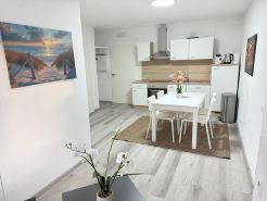 #1 Top room: central & comfortable, shared bathroom