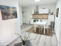 #1 Top room: central & comfortable, shared bathroom