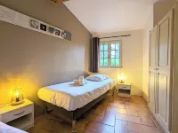 Mazet Hortensia air-conditioned, private terrace-shared pool - Vallée des Baux Hotels in Paradou