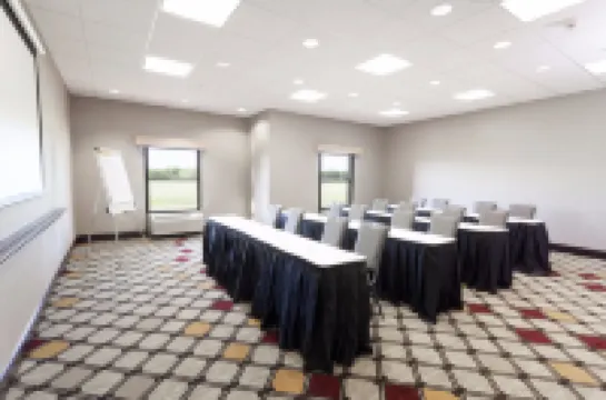 แฮมป์ตัน อินน์แอนด์สวีทส์ ดัลลาส-สนามบิน DFW นอร์ท-เกรปไวน์