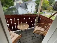 Cozy 2-bedroom apartment in Warren with AC, WiFi Hotels in Warren