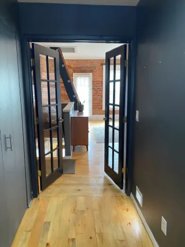 Swanky 1-bedroom loft apartment, located directly on Market street