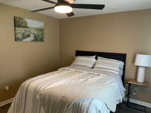 Charming Retreat — Your Home Away from Home 海伍德縣酒店