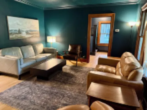 The Wright House, A Stunning, BIG, 4-Bedroom in Warren, Century Home Restored! Hotels in Warren