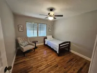 Centrally located  2-bedroom house in pleasant Melbourne / West Melbourne Hotels in West Melbourne