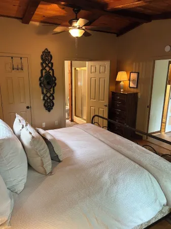 Spacious 3 Bedroom House with Guest House, Large Outdoor Space & Private Dock