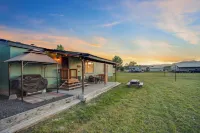 Lakeside King Suite: Luxurious and Cozy with Stunning Golden Hour Views.