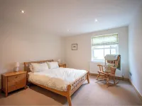 10mins to St Andrews & Dundee. 5mins to Tentsmuir Forest and beach. Hotels in Leuchars
