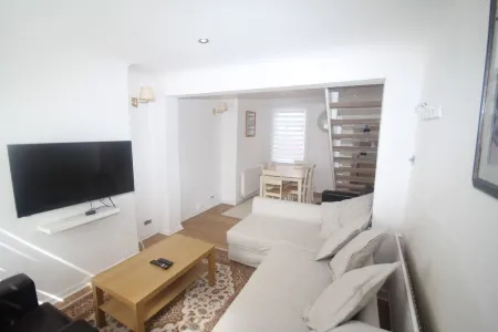 Brunswick Cottage - 2 Bedroom Home Situated in the Hearts of Reading City Centre