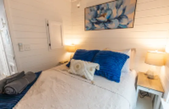 Serene Retreat with Nature and Adventure - Charming Tiny Home