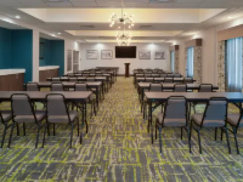 阿蘭瑟斯港歡朋套房酒店 阿蘭瑟斯港酒店