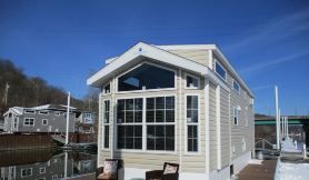 Near Pittsburgh on Beaver River Waterfront -- Glamping in Cozy Floating Cottage