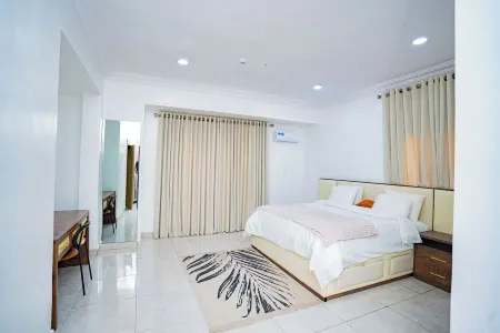 Vibrant Chic 3BRM urban retreat in heart of Victoria Island.