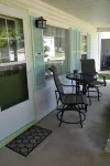 Quiet and cozy cottage, in town