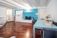 Central apartment a stone's throw from the lake