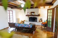 Maison au Cœur des Vignes à 1km du Centre de Saint-émilion Pour Pro et Familles Hotels in Saint-Christophe-des-Bardes