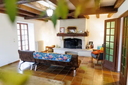 Maison au Cœur des Vignes à 1km du Centre de Saint-émilion Pour Pro et Familles Отели в г. Сен-Кристоф-Де-Бард