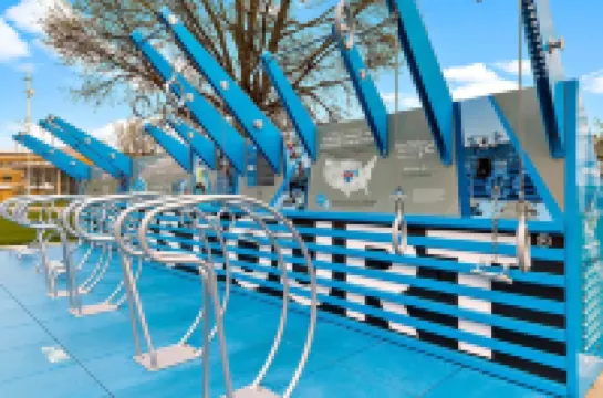 Pet Friendly/RedStudio1116F/FastWiFi/BigTV/FreePKG/near Downtown Aurora.