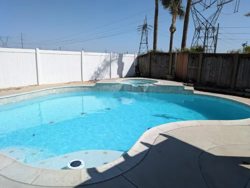 3-bedroom pool house in amazing Ontario with WiFi, AC. Start your getaway now