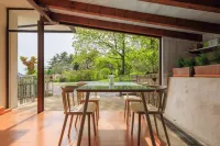 Elegant Euganean Hills apartment with garden view