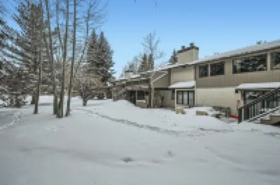 Townhouse with private hot tub in Eagle Vail