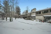Townhouse with private hot tub in Eagle Vail