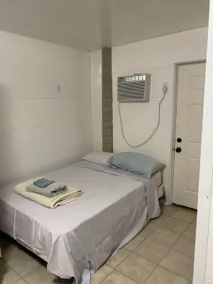 Spacious lodge with 6 bedrooms, 7 baths, WiFi and A/C Fishing charters available