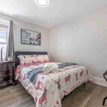 Safe Haven*Backyard*Sunroom*Free Parking* 5 minutes to Falls Rooms